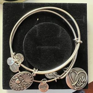 💕♥️Alex and Ani Love Bracelet Set ready for Valentine's day! ♥️💕
